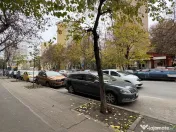 De spatiu comercial la parterul unui bloc 3 camere 