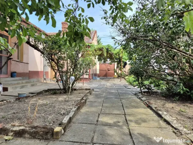 Casă cu teren generos de 1.100 mp, de vânzare în carti...