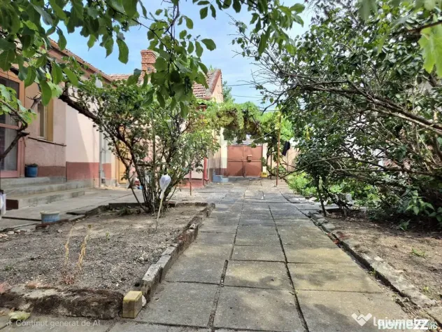 Casă cu teren generos de 1.100 mp, de vânzare în carti...