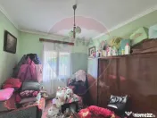 Casă cu teren generos de 1.100 mp, de vânzare în carti... 