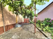 Casă cu teren generos de 1.100 mp, de vânzare în carti... 