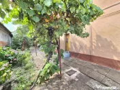 Casă cu teren generos de 1.100 mp, de vânzare în carti... 