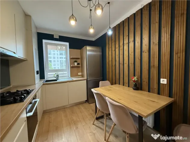 Apartament doua camere Pietonal Coresi Avantgarden ( Kasper