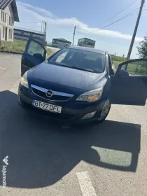 Vând Opel astra J 2011