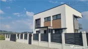 Vila moderna de 4 camere zona Sanpetru