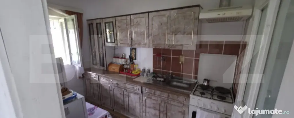 Teren 10.000 mp, cu 2 case, de vacanta, zona Măguri-Răcăt