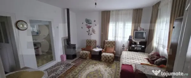 Teren 10.000 mp, cu 2 case, de vacanta, zona Măguri-Răcăt