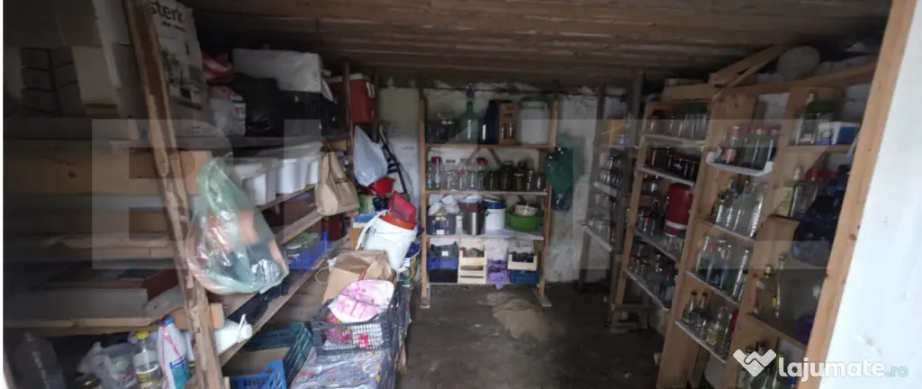 Teren 10.000 mp, cu 2 case, de vacanta, zona Măguri-Răcăt