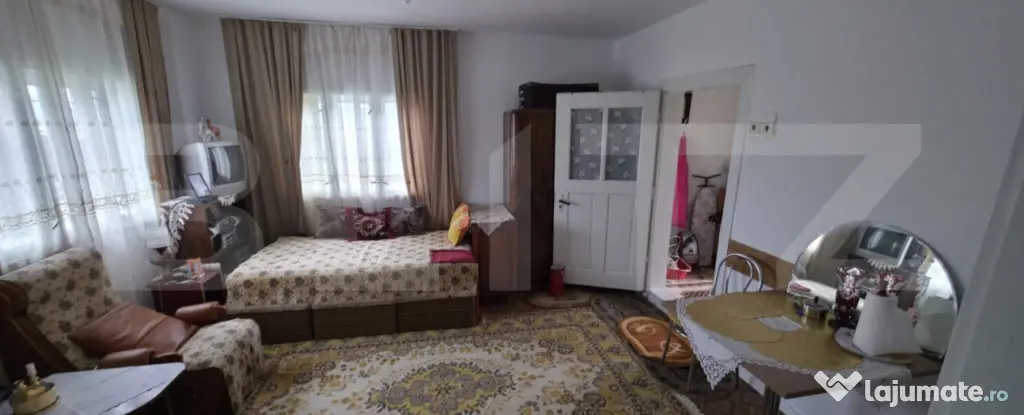 Teren 10.000 mp, cu 2 case, de vacanta, zona Măguri-Răcăt