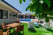 Casa pe parter premium cu piscina in Chisoda independenta...
