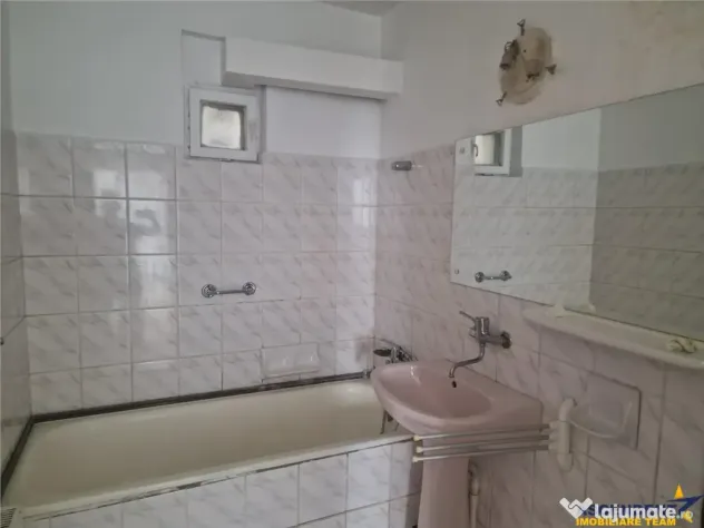 Apartament 3 camere, 90 mp, Centrul Civic Brasov, potential