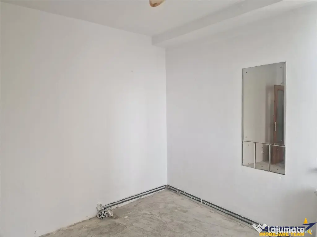 Apartament 3 camere, 90 mp, Centrul Civic Brasov, potential