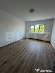 Garsoniera renovata, 22,5 mp, etaj intermediar, geam la baie 