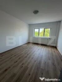 Garsoniera renovata, 22,5 mp, etaj intermediar, geam la baie 