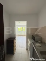Garsoniera renovata, 22,5 mp, etaj intermediar, geam la baie 