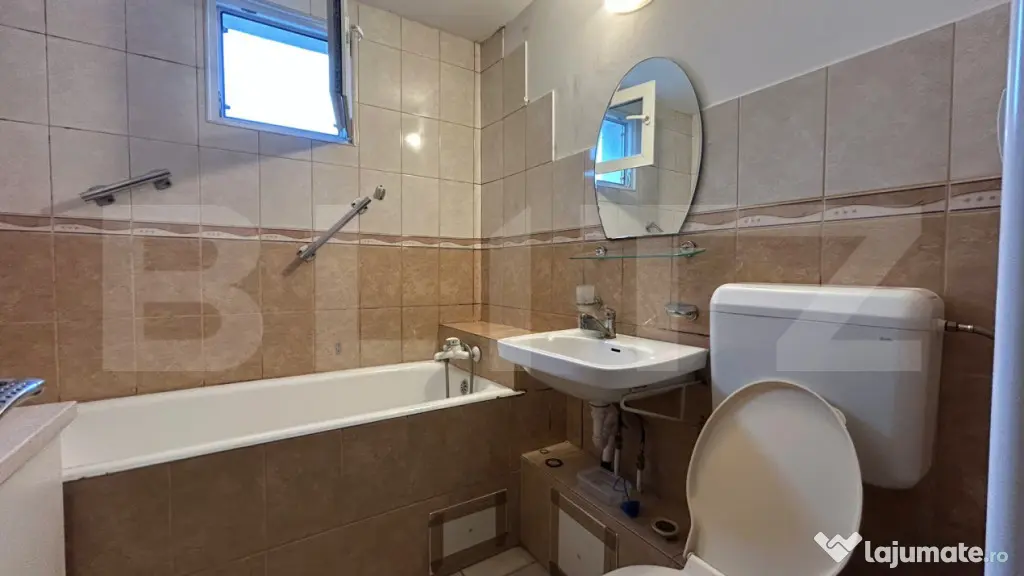Apartament cu 4 camere cu dublă orientare, 83 mp utili, Rog