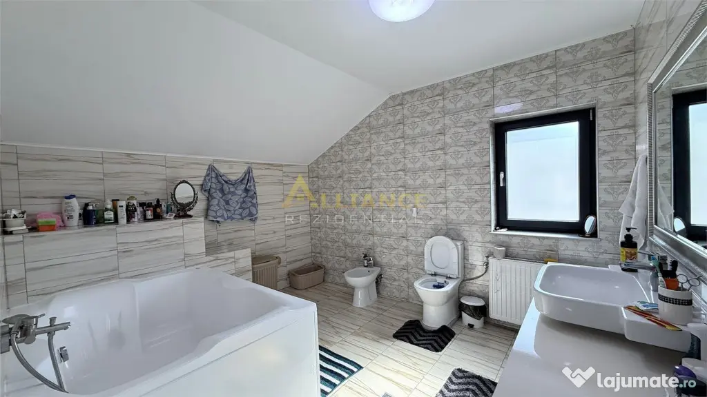 Casa Individuala - 4 camere - 2 bai - 250mp teren