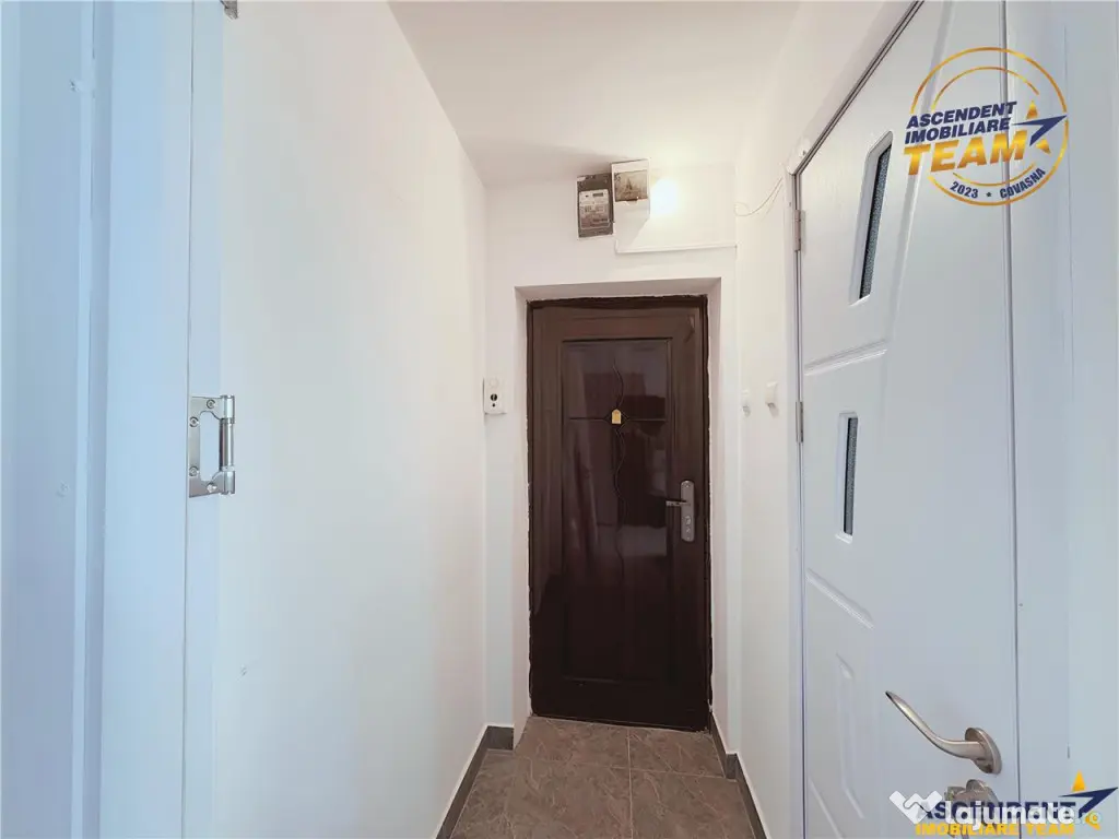 FILM! Garsoniera cocheta la etajul 1, complet renovata si ga