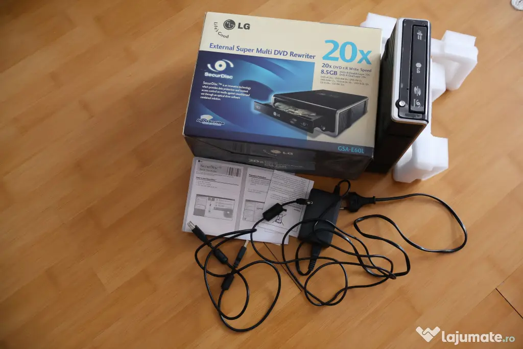 DVD/CD Writer extern LG GSA-E60L (Super Multi, 20x) - set complet