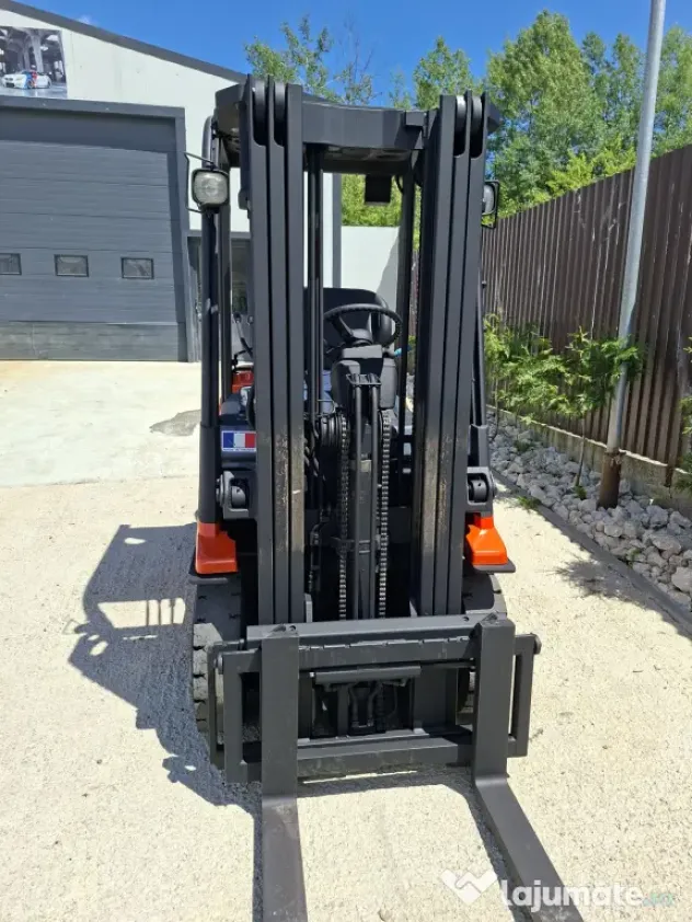 Stivuitor Toyota GPL, 2 t / 4 metri, translație laterala, triplex, anvelope noi