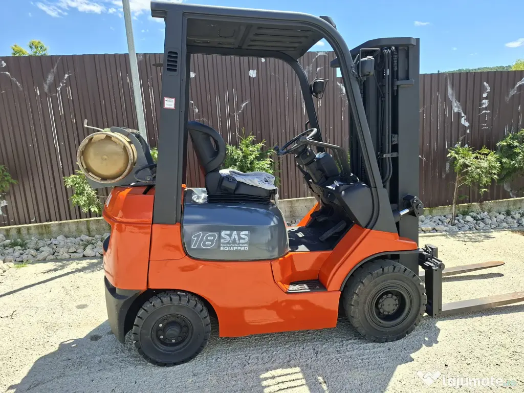 Stivuitor Toyota GPL, 2 t / 4 metri, translație laterala, triplex, anvelope noi