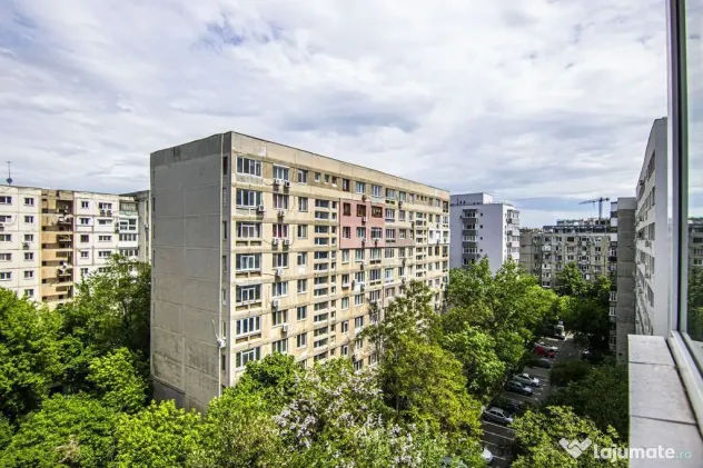 Metrou Lujerului, 2 camere, bucatarie mare, geam la baie,...