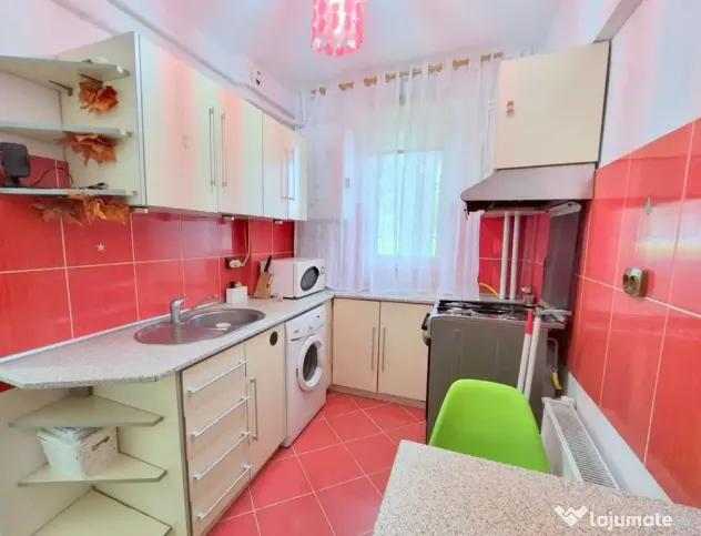 De inchiriat apartament cu 2 camere, Micro 17, parter, 40...