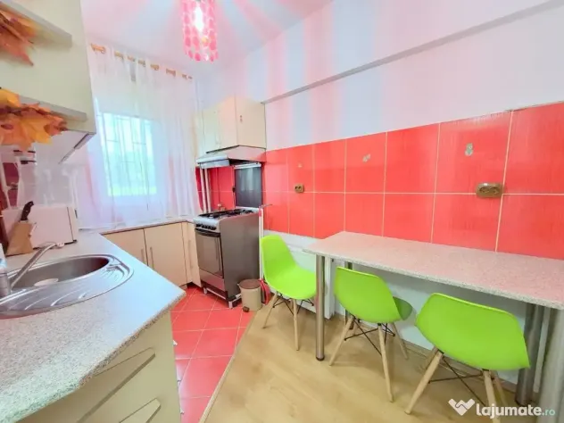 De inchiriat apartament cu 2 camere, Micro 17, parter, 40...