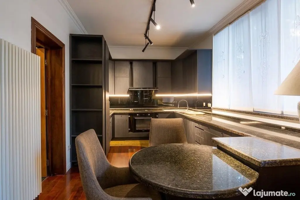 Vilă spațioasă cu 5 camere, mobilată lux, Strada Paris