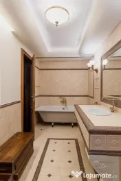 Vilă spațioasă cu 5 camere, mobilată lux, Strada Paris