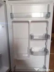 Frigider de mărime medie 