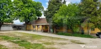 Casă cu 3 apartamente+garaje - 372 mp și teren liber 1.413