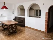 Casă cu 3 apartamente+garaje - 372 mp și teren liber 1.413 