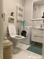 Apartament 3 camere central, 2 băi, complet mobilat și uti