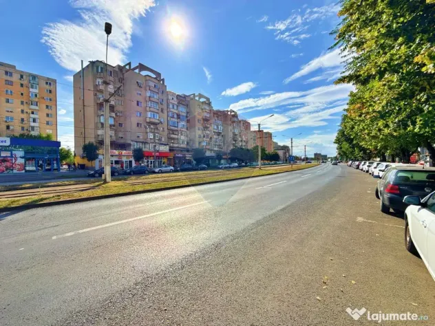 Apartament cu 3 camere de vânzare în zona Aurel Vlaicu