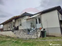 Casă / Vilă cu 4 camere de vânzare 