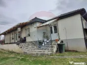 Casă / Vilă cu 4 camere de vânzare 