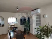 Casă / Vilă cu 4 camere de vânzare 