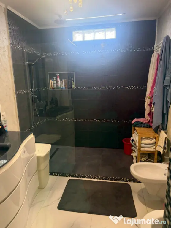 CASA DEOSEBITSA MOBILATA in stil italian ,zona podul VIORELE