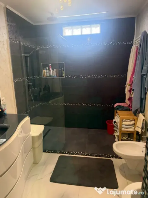 CASA DEOSEBITSA MOBILATA in stil italian ,zona podul VIORELE