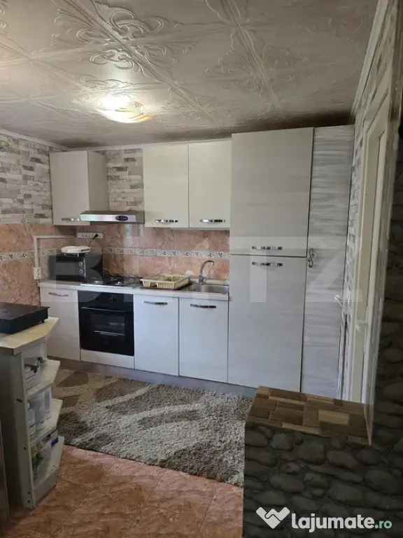 Casă cu 3 camere, 70 mp, teren 1.400 mp, anexe, Fărăgău