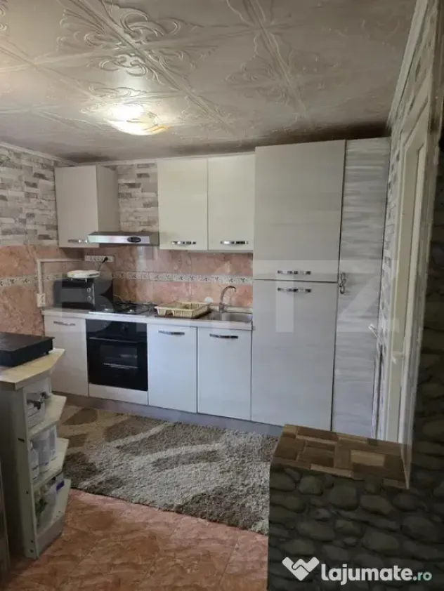 Casă cu 3 camere, 70 mp, teren 1.400 mp, anexe, Fărăgău