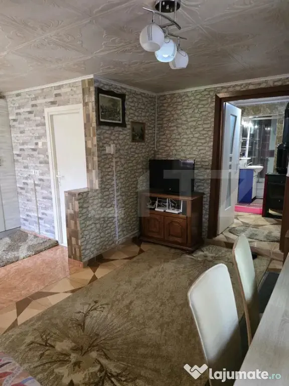 Casă cu 3 camere, 70 mp, teren 1.400 mp, anexe, Fărăgău