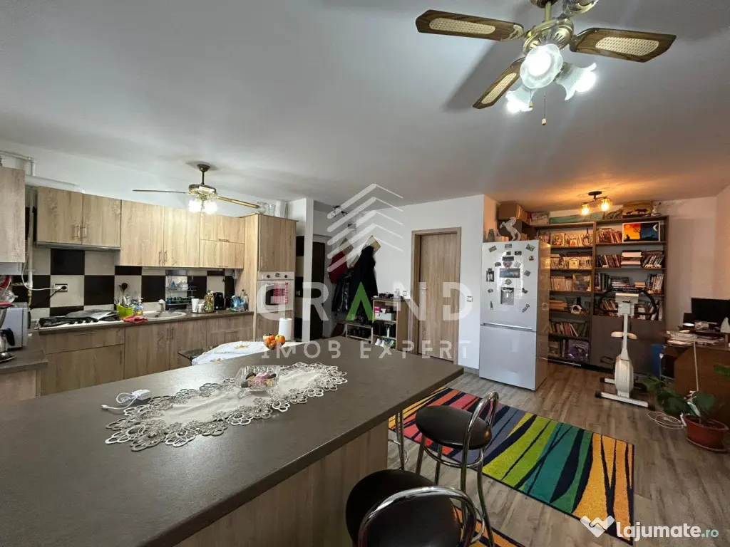 Apartament 3 camere de vanzare , Floresti.