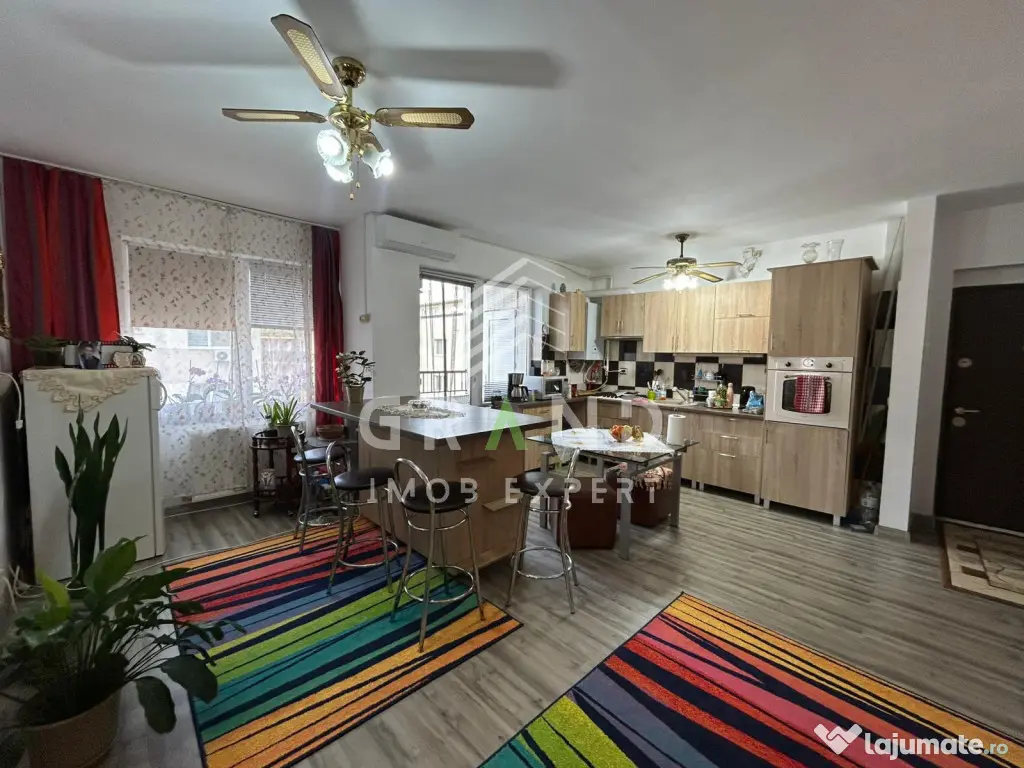 Apartament 3 camere de vanzare , Floresti.