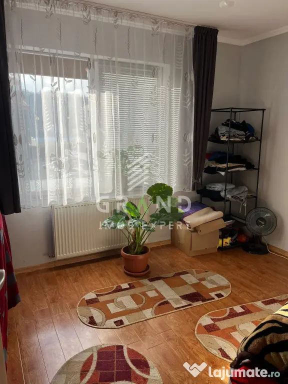 Apartament 3 camere de vanzare , Floresti.