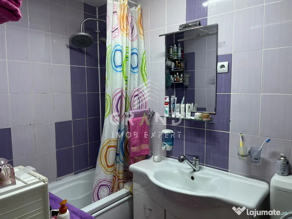 Apartament 3 camere de vanzare , Floresti.