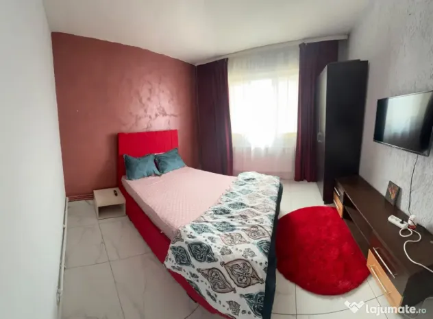 Apartament cu 3 camere- Zona Republicii