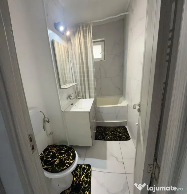 Apartament cu 3 camere- Zona Republicii