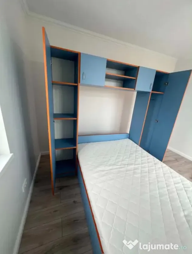 Set mobila dormitor: pat 140x200 cu somiera si saltea inclusa si dulap 3 corpuri